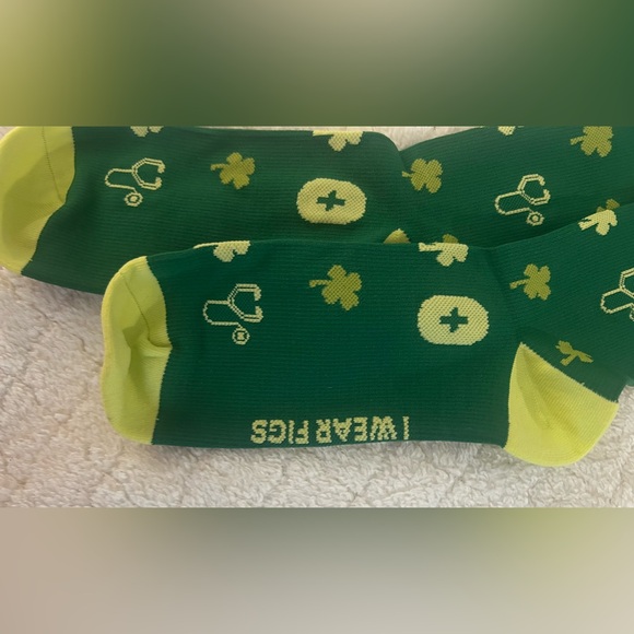 Figs Compression Green St Patrick’s Day Socks Size Large NWOT - Picture 2 of 5